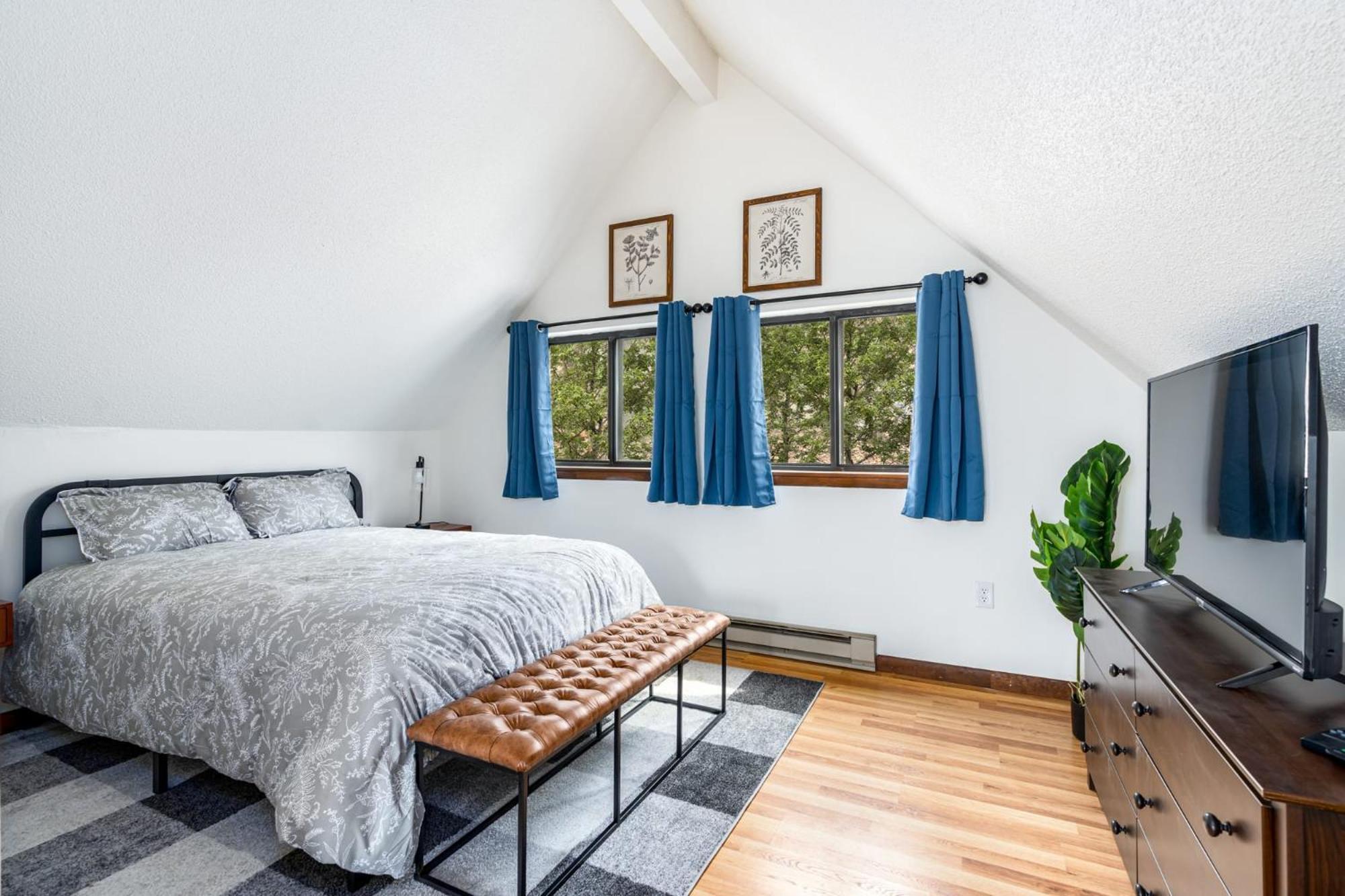 Modern Chalet Cabin W Hot Tub, Deck&Grill, & Wifi! Inwood Exterior foto