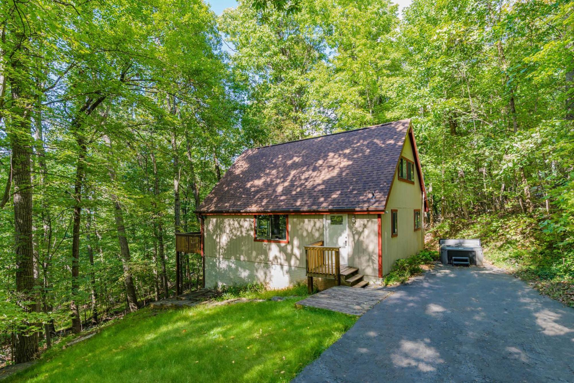 Modern Chalet Cabin W Hot Tub, Deck&Grill, & Wifi! Inwood Exterior foto